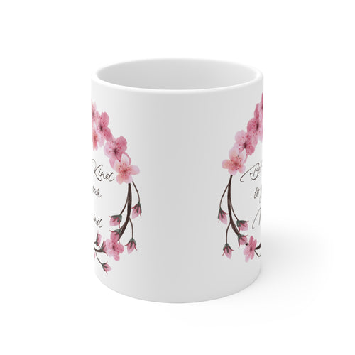 Keramiktasse mit Kirschblütenkranz und Spruch Be Kind to Your Mind